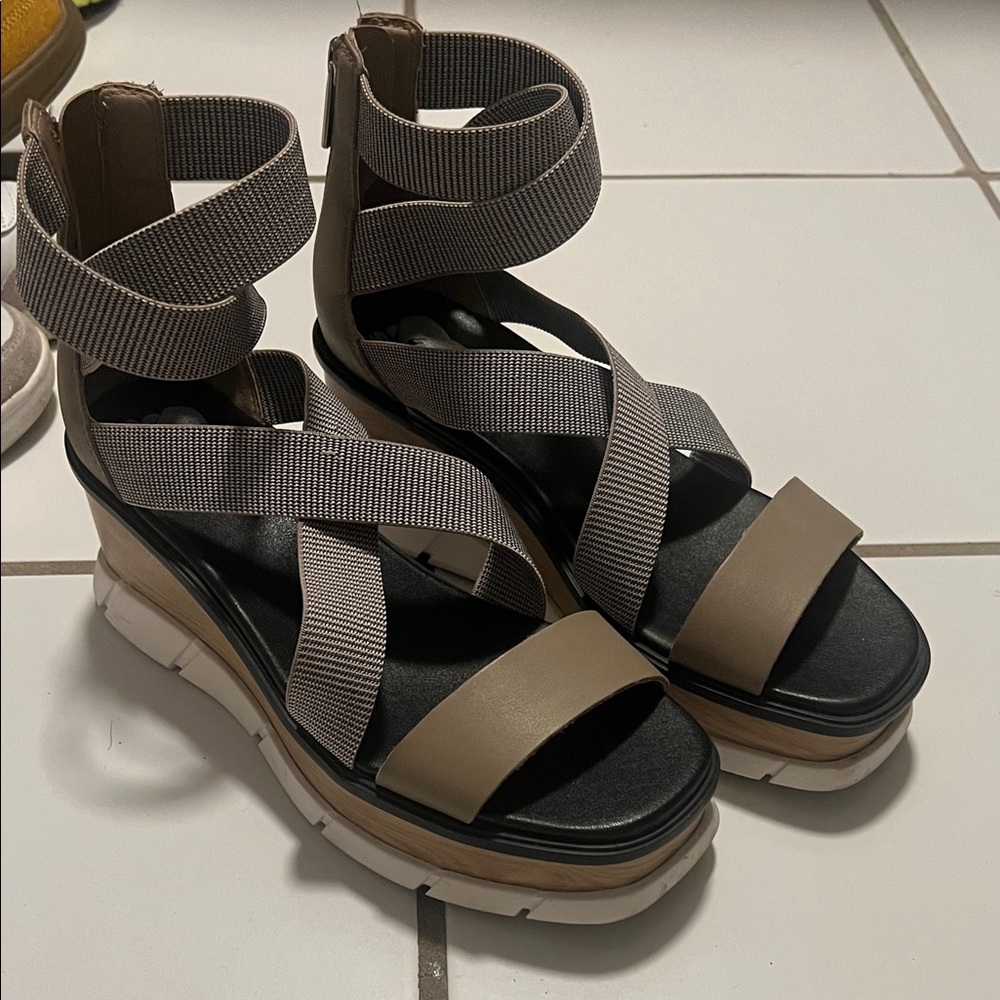 Sorel Women's Strappy Tan and Black Wedges